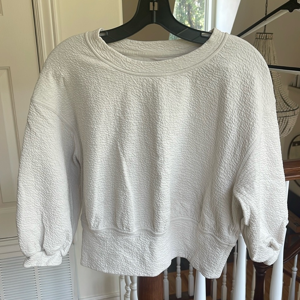 Lululemon cropped sweatshirt. Sz 4